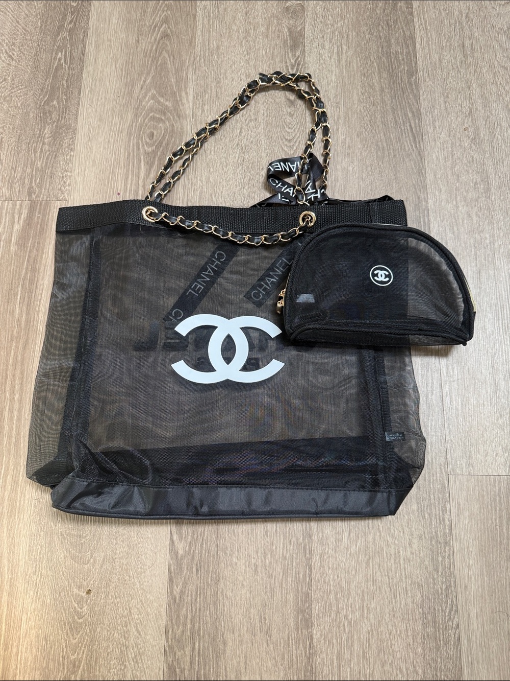 Chanel Mesh Tote Bag with a Pouch - Picture 2 of 6